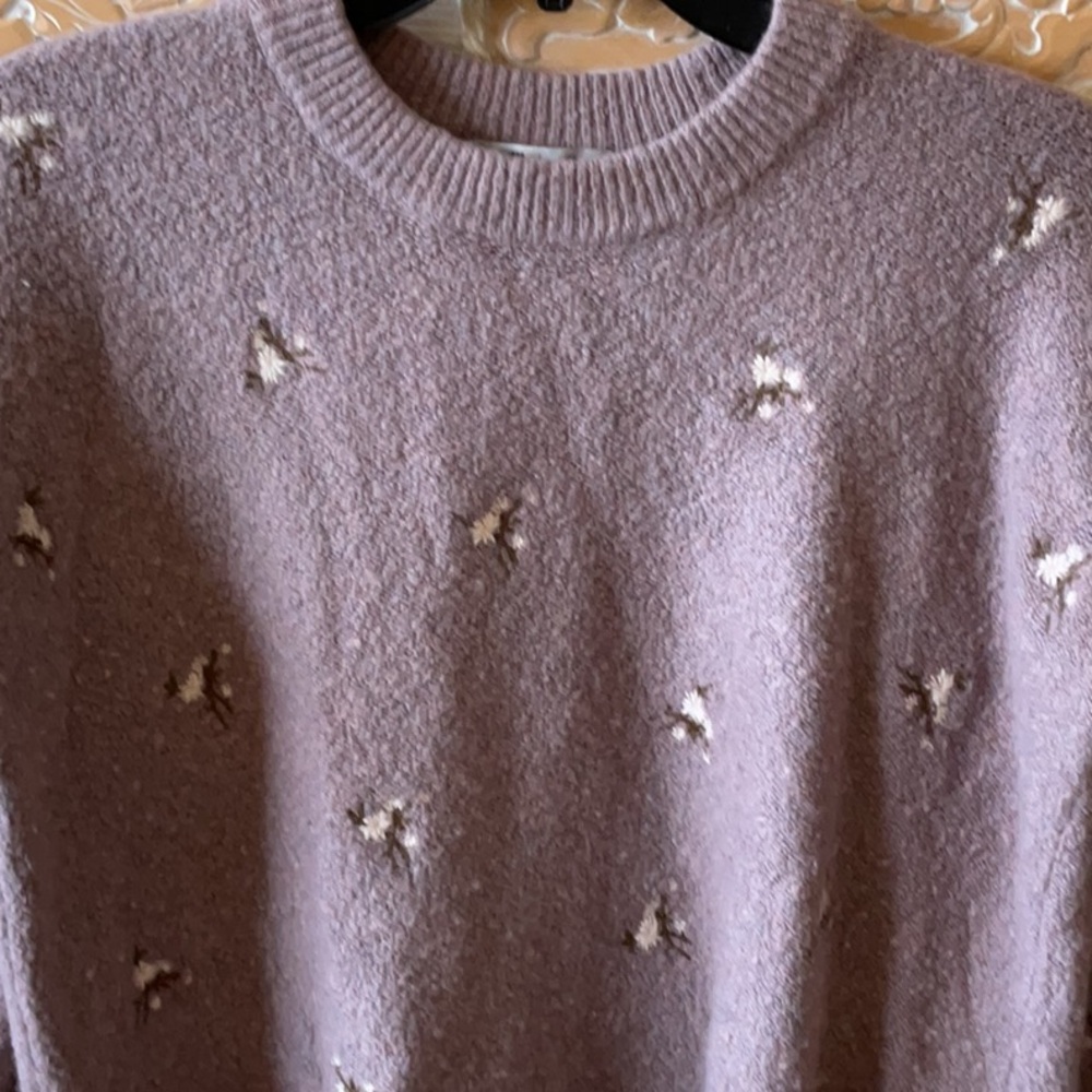 Madewell Embroidered Cross-Stitch Floral Sweater in Heather Lavender
Madewell - Picture 4 of 14
